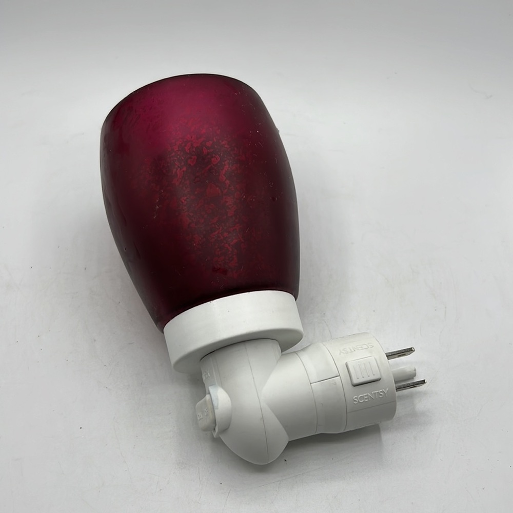 Scentsy Cranberry Glass Plug In